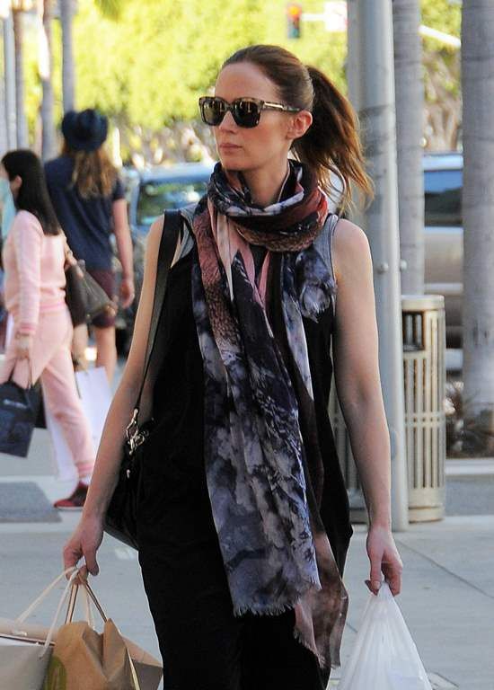  photo Emily_Blunt_is_seen_out_enjoying_the_sun_while_shopping_in_Beverly_Hills_-_February_9-2016_1564_zpso7stbm04.jpg