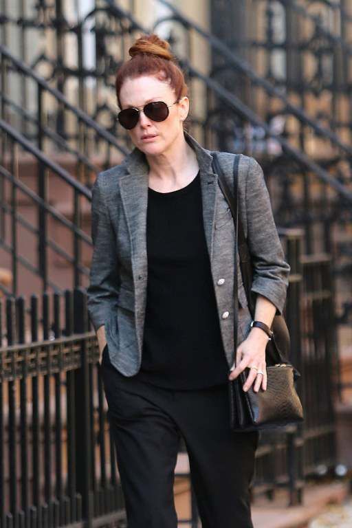  photo Julianne_Moore_Walking_in_the_West_Village_after_having_lunch_at_Cafe_Cluny_December_22-2015_018_zps3rao9imv.jpg