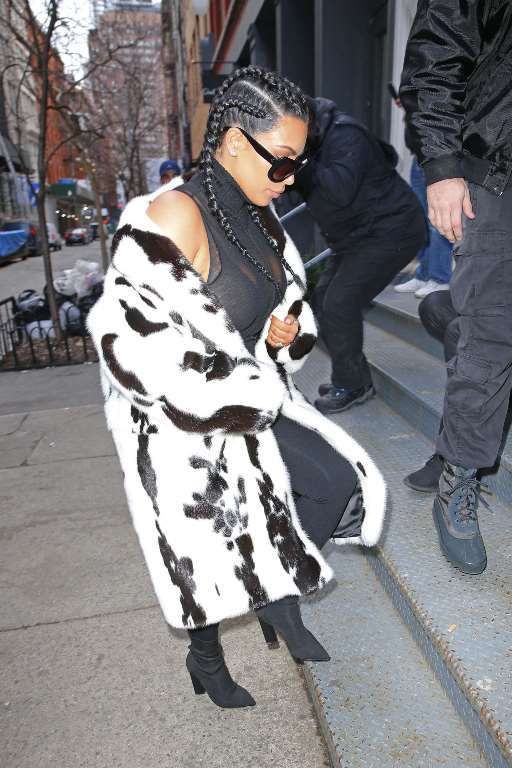  photo Kim Kardashian - Out in NYC - 10022016_001_zpsmxbyn5et.jpg