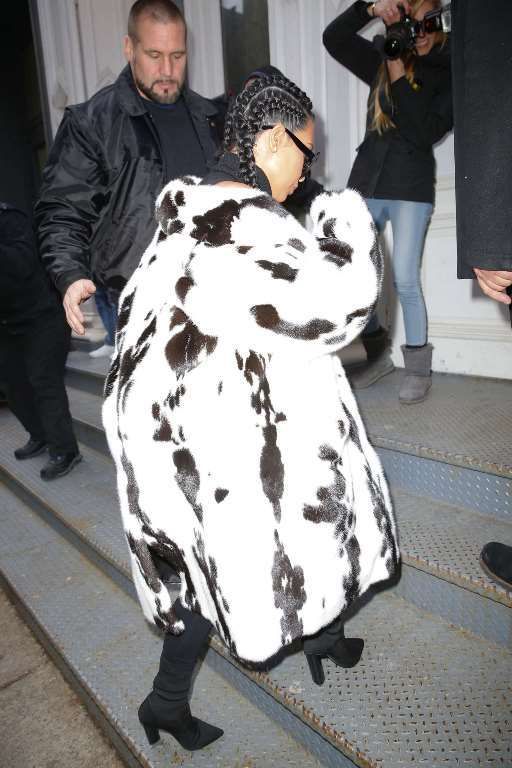  photo Kim Kardashian - Out in NYC - 10022016_013_zpswyliqwjt.jpg