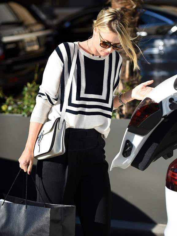  photo Maria_Sharapova_Seen_Christmas_shopping_in_Beverly_Hills_December_18-2015_034_zpsfhjsoan6.jpg