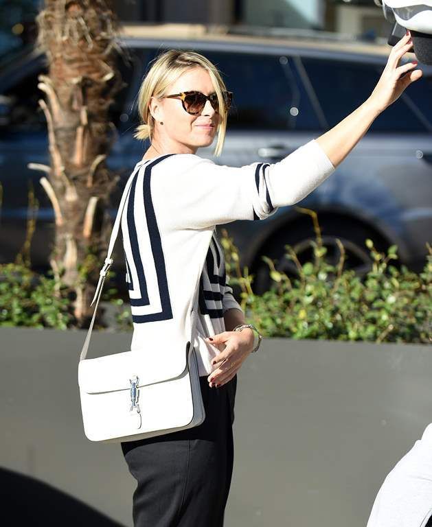  photo Maria_Sharapova_Seen_Christmas_shopping_in_Beverly_Hills_December_18-2015_048_zpsw3ohx8yg.jpg
