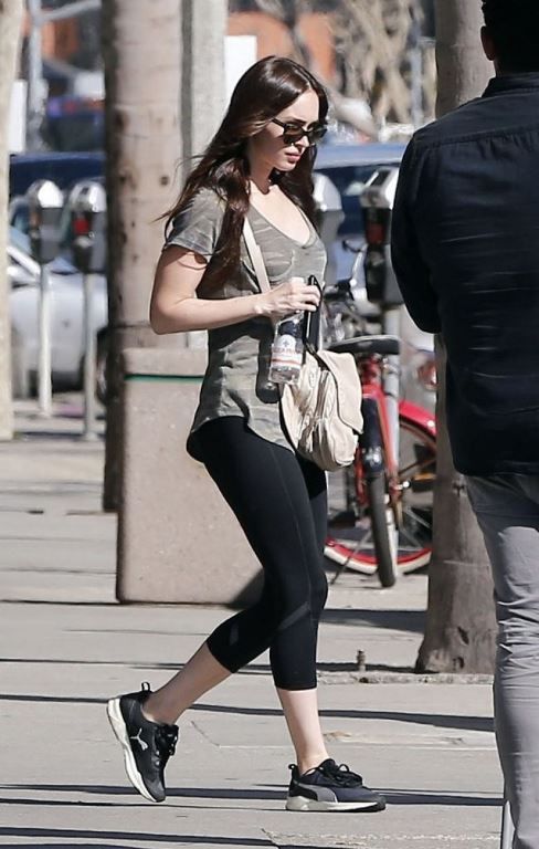  photo Megan Fox - Out and About in Brentwood - 12022016_001_zpsgrtio8vb.jpg