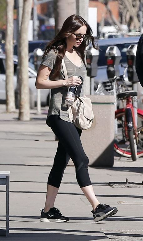  photo Megan Fox - Out and About in Brentwood - 12022016_006_zpsuvk1vqgx.jpg