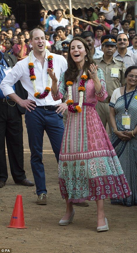  photo 3307C1D800000578-3532529-The_royal_couple_met_some_of_the_city_s_infamous_slumdog_childre-a-50_1460297828336_zpsjesmb0qn.jpg