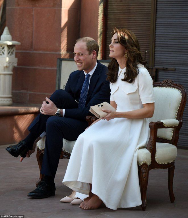 photo 330F3CBE00000578-3533978-The_Duchess_who_is_on_a_seven_day_official_visit_to_India_and_Bh-a-31_1460386010575_zpsy12dsyyb.jpg