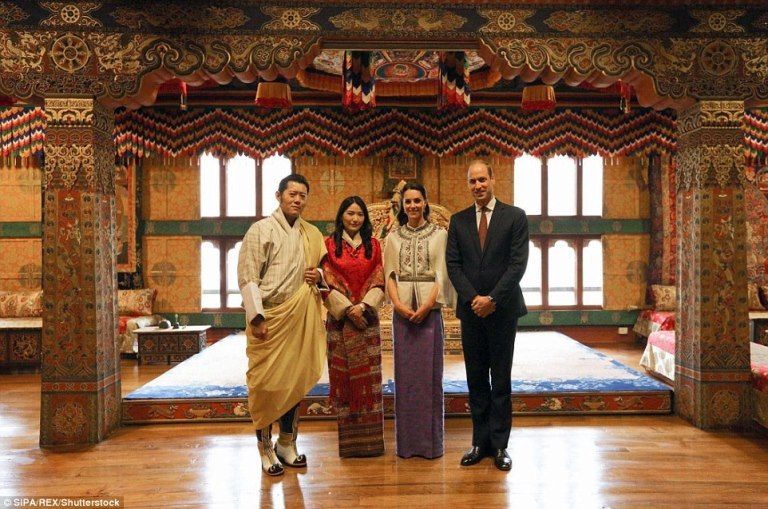 photo 332E38AD00000578-3539164-The_King_and_Queen_of_Bhutan_King_Jigme_Khesar_Namgyel_Wangchuck-m-3_1460647815487_zpsefziotzh.jpg