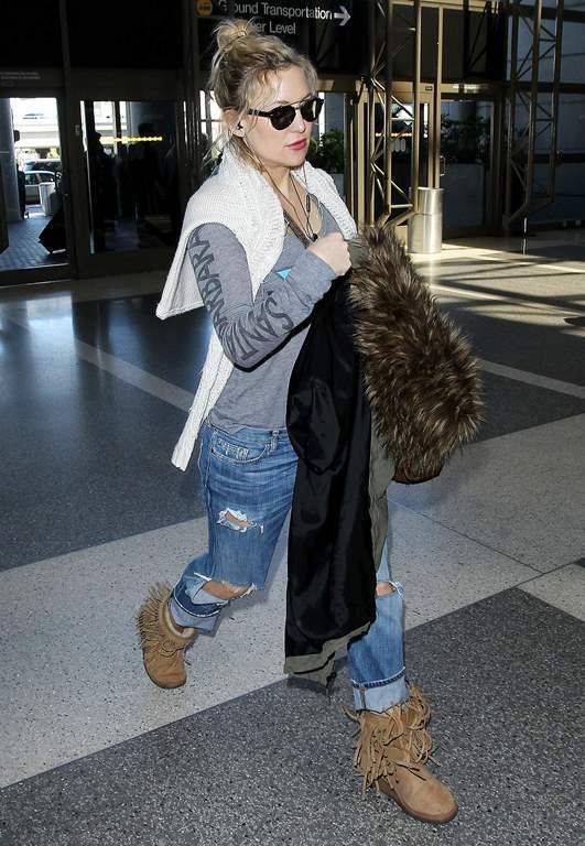  photo Kate_Hudson_departing_from_the_Los_Angeles_International_Airport_April_12-2016_000_zpsmvchoay8.jpg