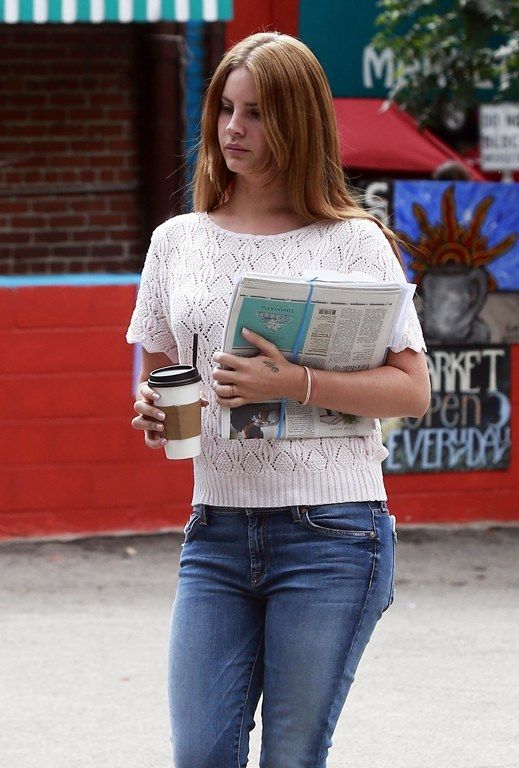  photo Lana_del_Rey_seen_out_for_shopping_in_Los_Angeles_-_April_10-2016_000_zpswewam0ps.jpg