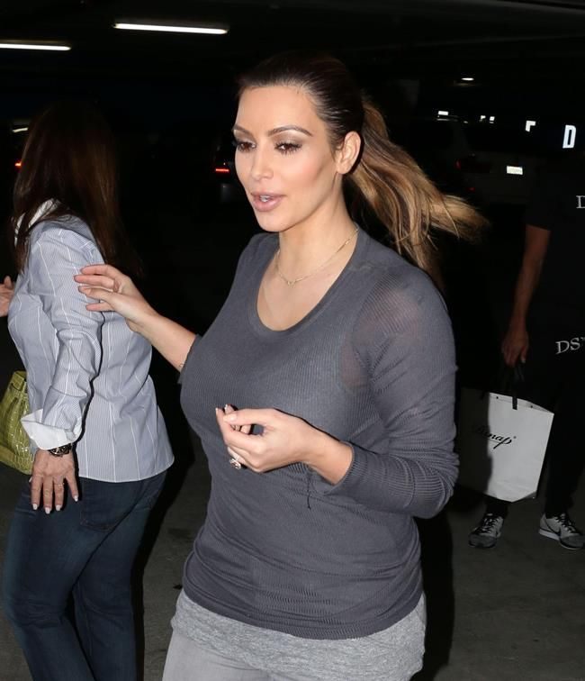  photo Kim_aKardashian_DFSDAW_017_zps1faa38ca.jpg