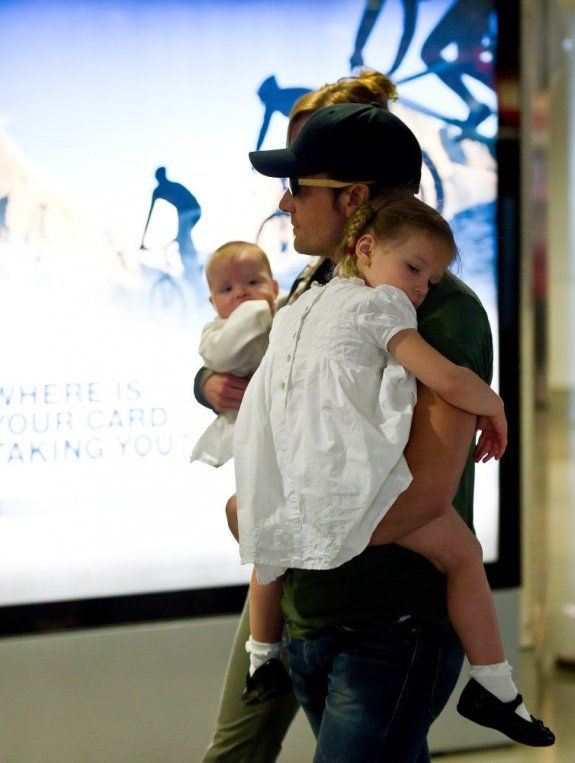Семейка в LAX Photobucket