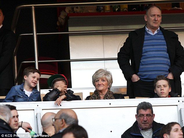  photo article-2290772-18894D8A000005DC-883_634x475_zps3d81bc2f.jpg