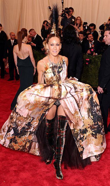 Met Ball 2013 photo 966050290_SarahJessicaParkerUpskirtMetGala2013_122_34lo_zps1cff1699.jpg