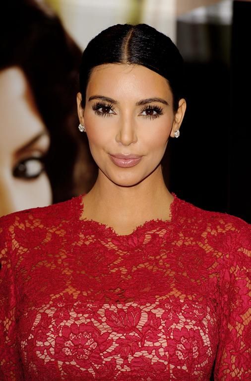 Ким Кардашян на презентации своего парфюма Photobucket