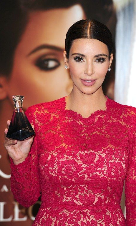 Ким Кардашян на презентации своего парфюма Photobucket