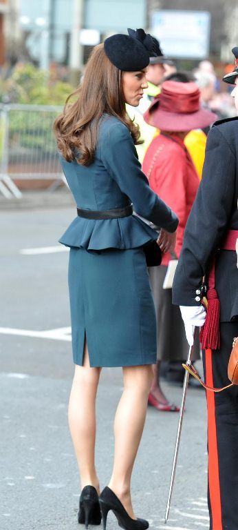 Королева Англии и герцогиня Кембриджская в Лестере Photobucket