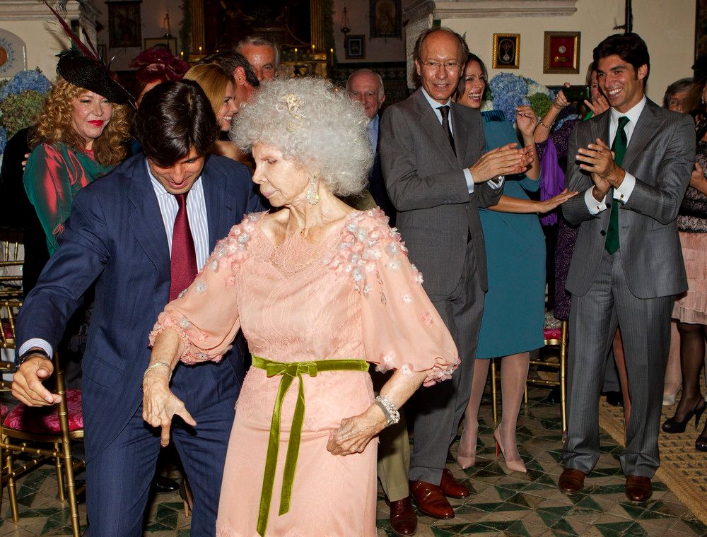 Испанская герцогиня Альба вышла замуж Photobucket