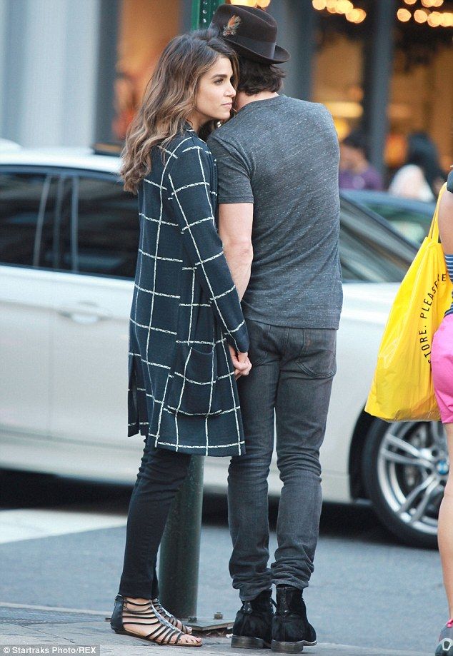  photo article-2735187-20D2F4E800000578-410_634x919_zpsaff884cb.jpg