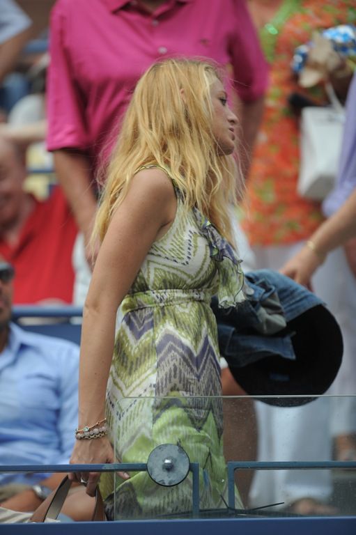 Сплетница следит за игрой Photobucket