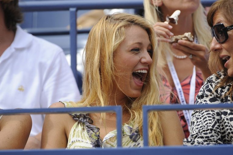 Сплетница следит за игрой Photobucket