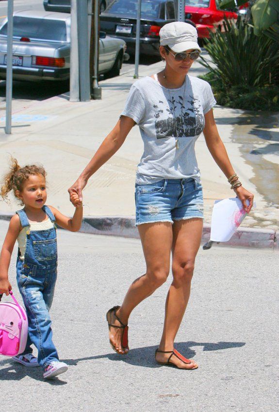 Дочки-матери в ЛА Photobucket