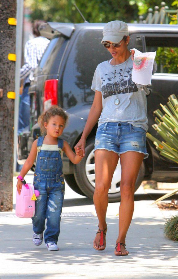 Дочки-матери в ЛА Photobucket