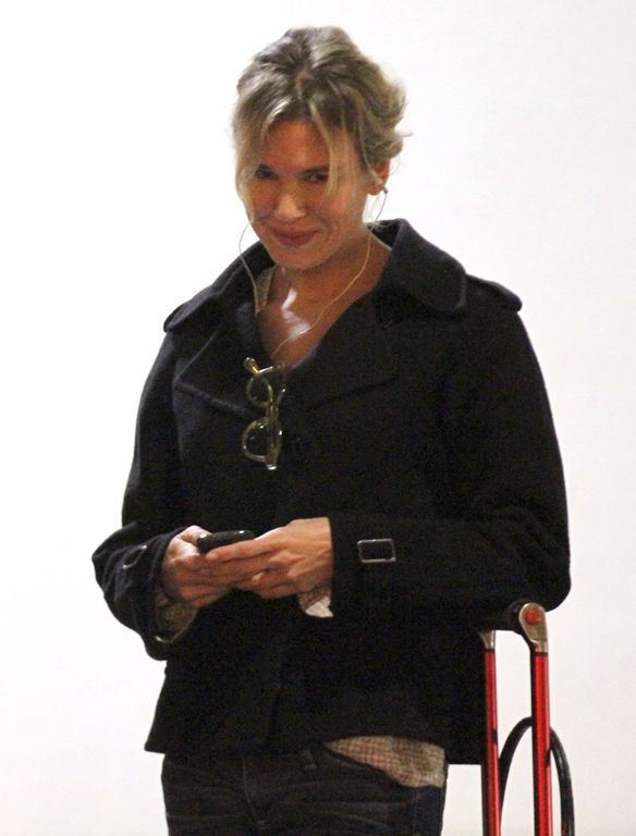 Рене в LAX Photobucket