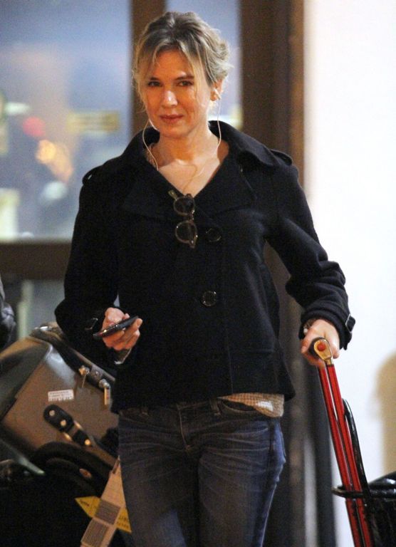 Рене в LAX Photobucket