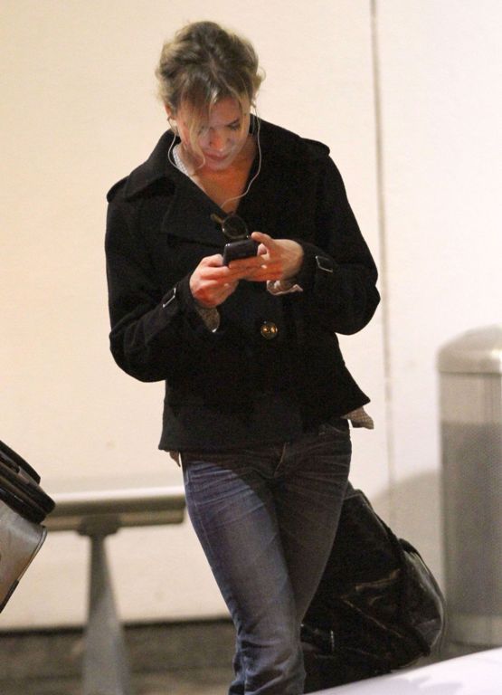 Рене в LAX Photobucket