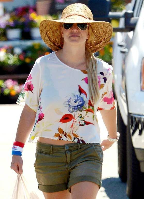  photo Britney_Spears_-_out___about_in_Calabasas_July_3-2015_112_zpsya1tbkv1.jpg