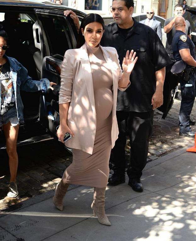  photo Kim Kardashian leaving her apartment in NY September 14-2015 012_zpswwofpmli.jpg