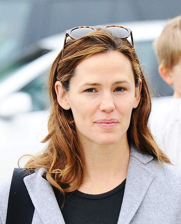  photo Jennifer Garner spotted out in Los Angeles - December 10_ 2015_03_zpsiotkchfw.jpg