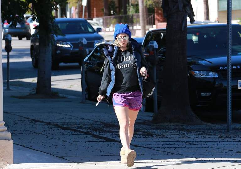  photo Kaley Cuoco is seen out and about in Los Angeles November 16-2015 013_zpszqdlorbm.jpg