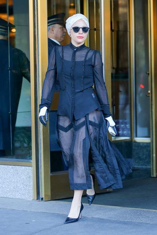  photo Lady Gaga leaving her apartment building in New York City November 21-2015 002_zpsgyygc8qm.jpg