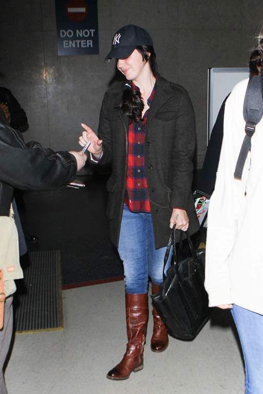  photo Lana Del Rey Pictured at Los Angeles International Airport December 13-2015 027_zps1uekjarv.jpg