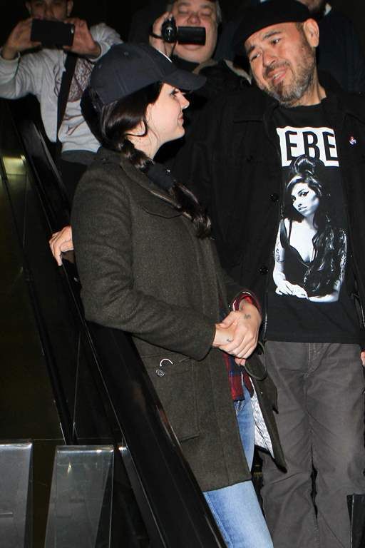  photo Lana Del Rey Pictured at Los Angeles International Airport December 13-2015 030_zpspcsizqtb.jpg