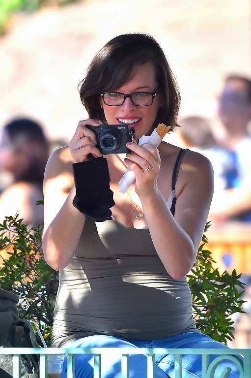 photo MillaJovovichSpendsthedayatDisneylandinAnaheimOctober23-2014003_zps63cb7195.jpg