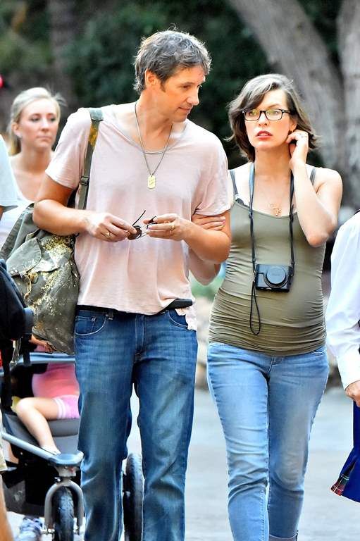 photo MillaJovovichSpendsthedayatDisneylandinAnaheimOctober23-2014020_zpsab437d57.jpg