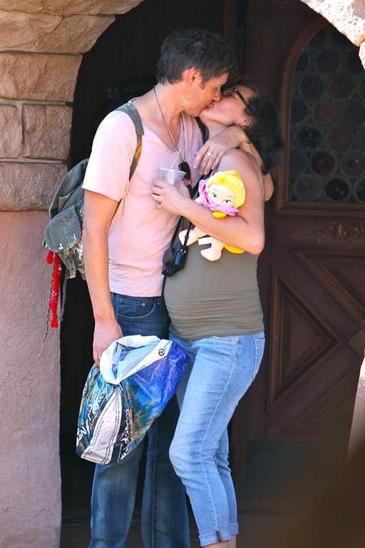 photo MillaJovovichSpendsthedayatDisneylandinAnaheimOctober23-2014031_zps33c6442c.jpg