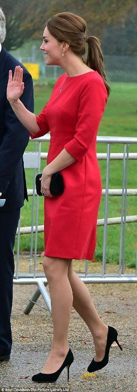  photo 237DB26E00000578-2848609-Lady_in_red_The_Duchess_of_Cambridge_arrives_at_the_Norfolk_even-31_1416918089522_zps67ed932c.jpg