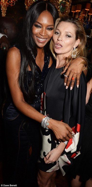  photo 23A6B71B00000578-2856495-Return_of_the_icons_Old_best_pals_Naomi_Campbell_and_Kate_Moss_w-174_1417509661703_zpsddf7b1fd.jpg