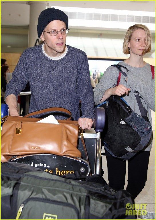 Jesse eisenberg dating 2015 Mia Wasikowska's Private Dating Affair With Actor Boyfriend; Got Married Or Went On Separate Ways?