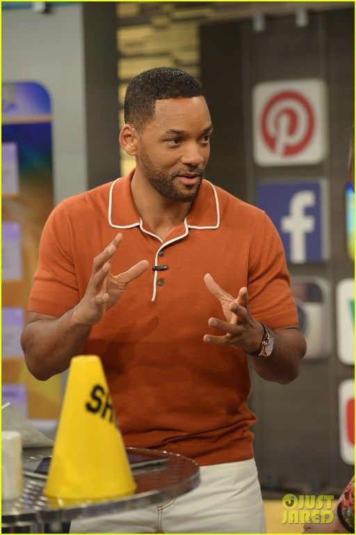  photo will-smith-promotes-focus-plays-charades-on-despierta-america-09_zps2be16be8.jpg