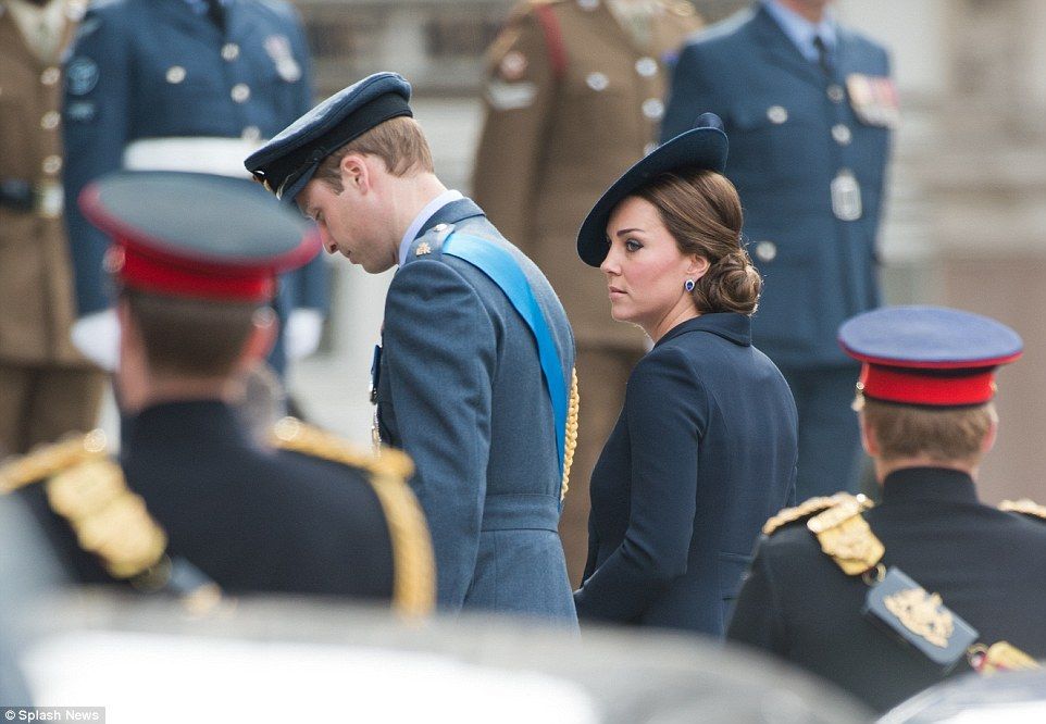  photo 269A45B000000578-2992974-Prince_William_and_his_heavily_pregnant_wife_Kate_arrive_at_the_-a-15_1426270454343_zpszo9hjnn0.jpg