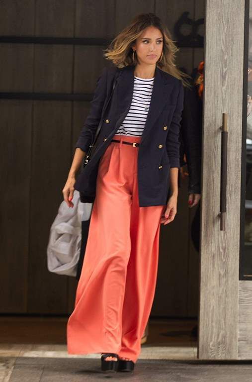  photo Jessica Alba - Leaving her hotel in New York City April 14-2015 001_zpsbbqequ0i.jpg