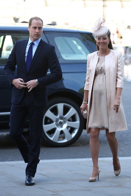 photo KateMiddletonQueenElizabethIIAttendsIBCTWpEGjI-x_zps67a19d86.jpg