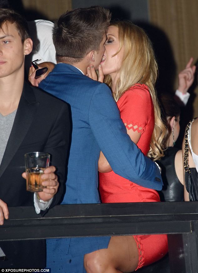 photo article-2325941-19D49DC3000005DC-965_634x875_zpse4d9712f.jpg