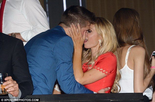 photo article-2325941-19D49E01000005DC-765_634x419_zpsb1e7ee75.jpg