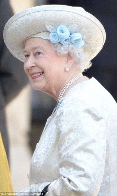 photo article-2335617-1A23B8B0000005DC-235_470x787_zps0fe8e685.jpg