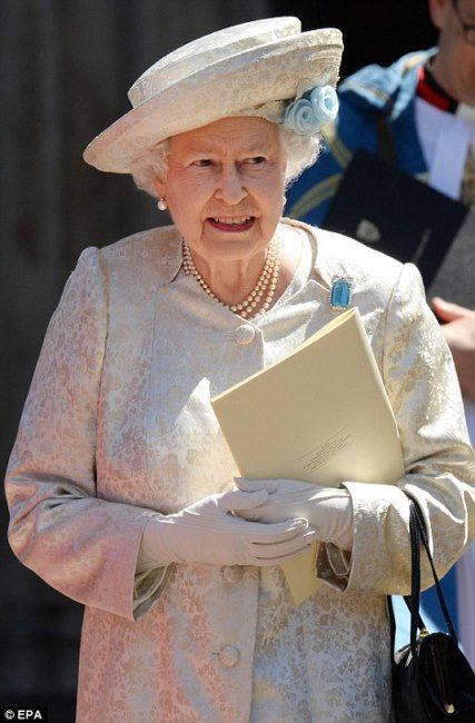 photo article-2335639-1A24130B000005DC-399_470x715_zpsce6f6912.jpg